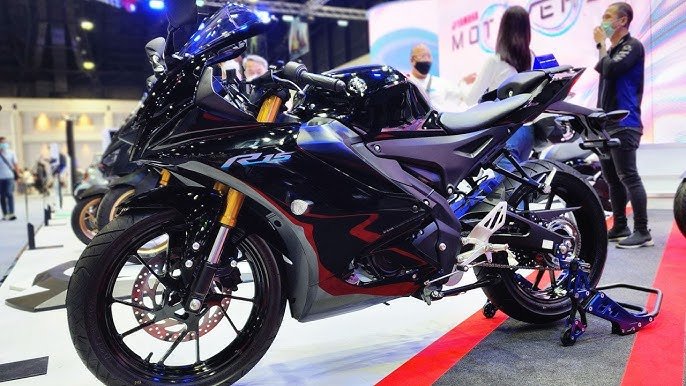 रापचिक डिज़ाइन और कंटाप फीचर्स के साथ ख़रीदे Yamaha R15 का नया वेरिएंट, देखे झन्नाटेदार फीचर्स